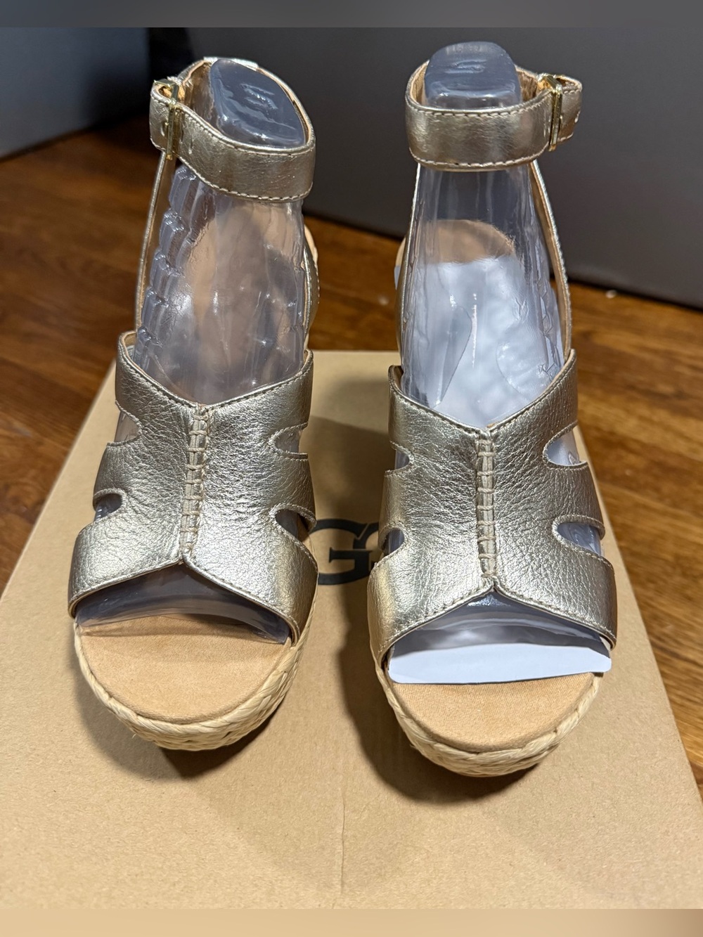 NEW UGG Careena Gold Metallic Leather Ankle Buckle Strap Wedge Sandals Sz 5